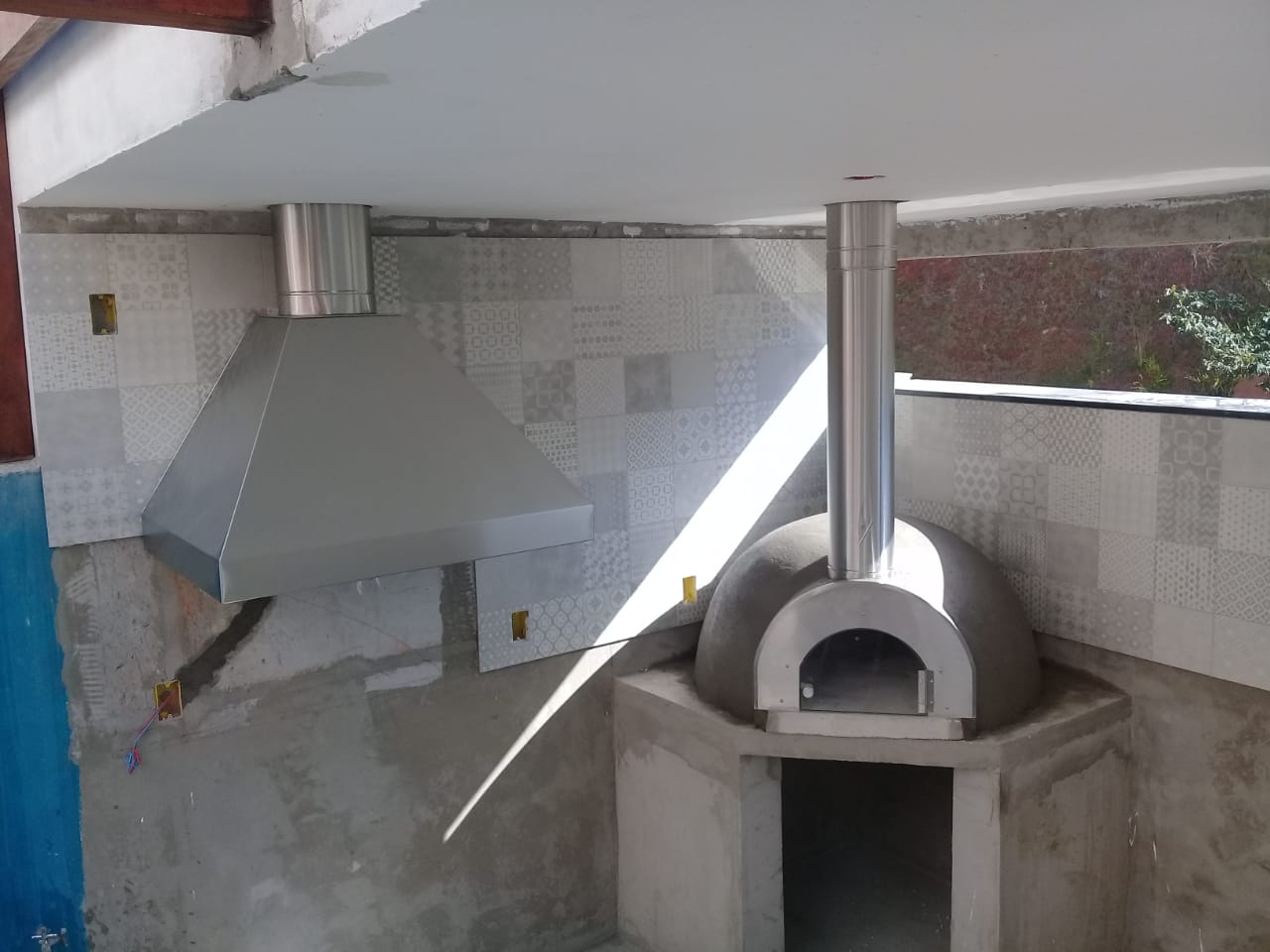 Montagem da churrasqueira e forno de pizza.jpeg