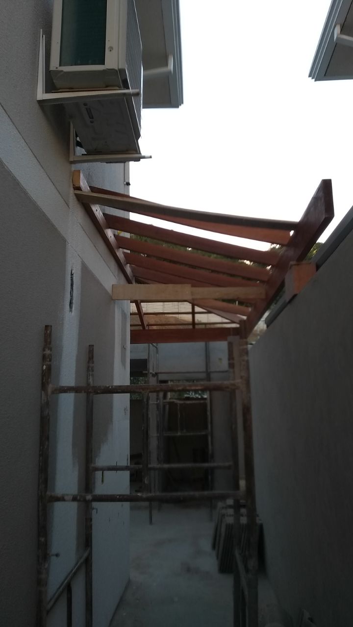 Execução do telhado de madeira.jpg