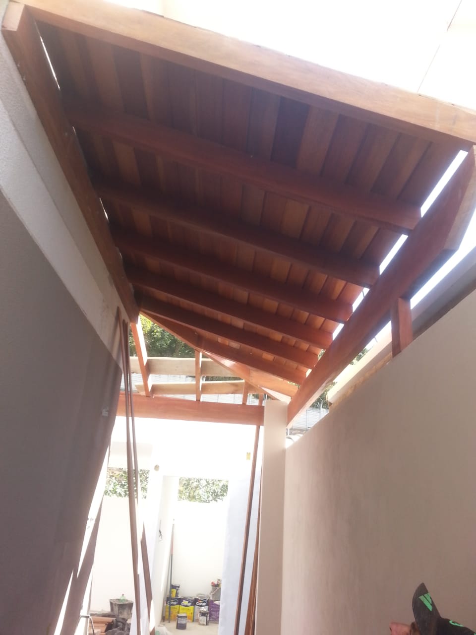 Telhado em madeira da área de serviço.jpeg