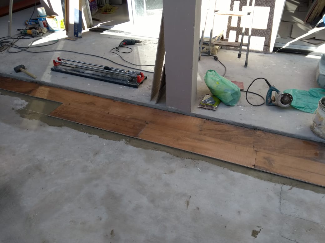 Assentamento de porcelanato do quintal e edícula.jpeg