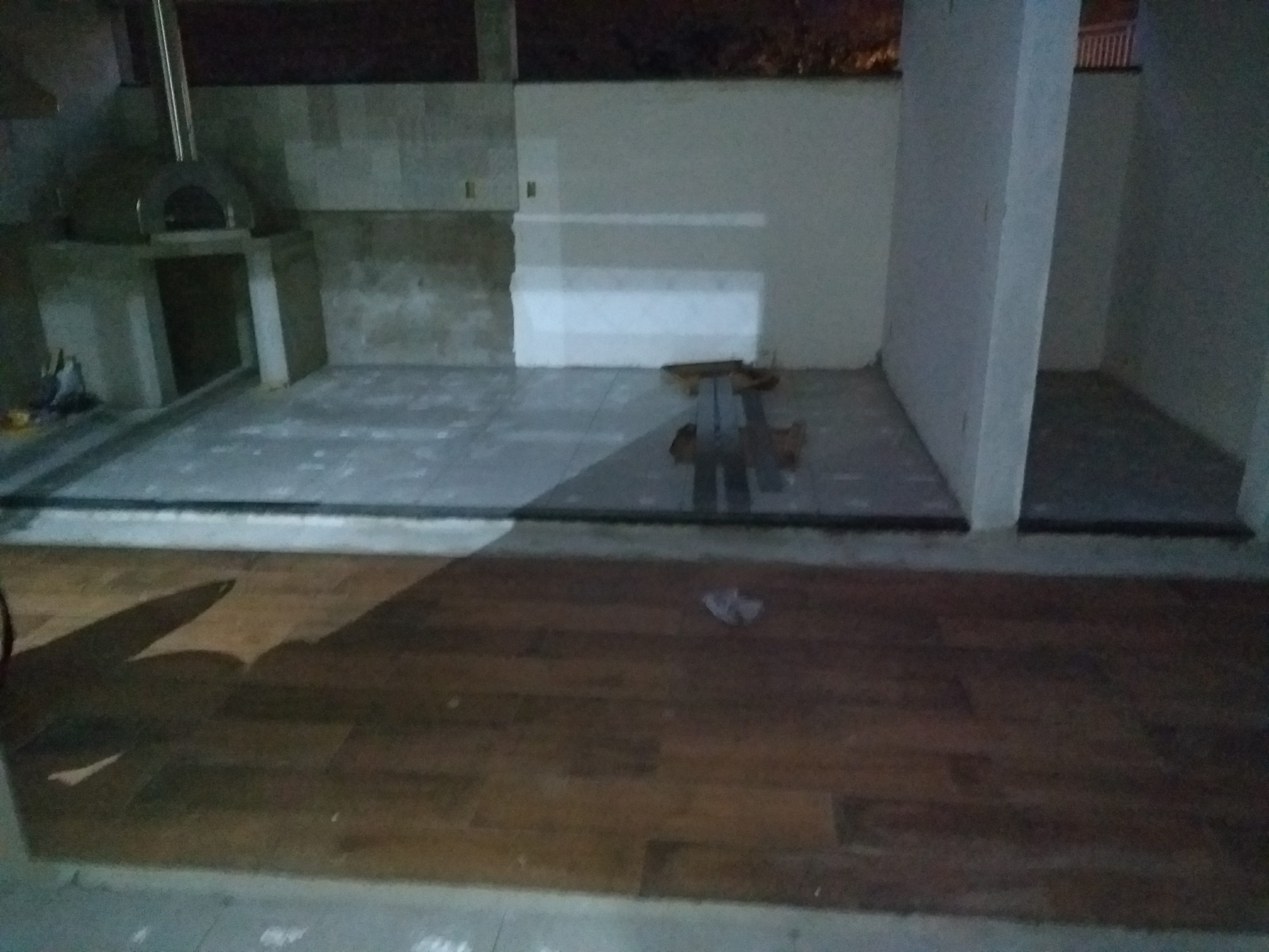 Assentamento de porcelanato do quintal e edícula.jpg