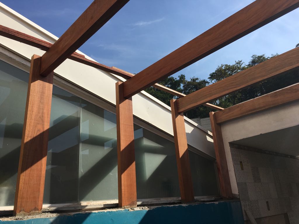 Execução de pergolado em madeira (2).jpeg