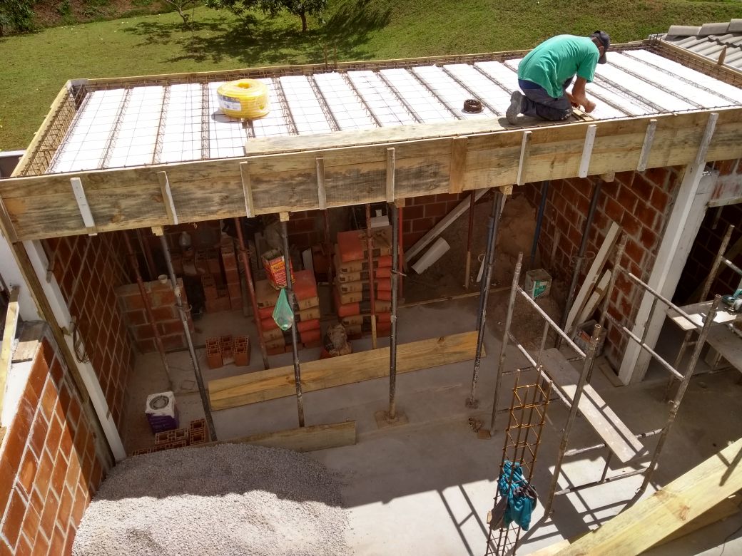 Formas e escoramento das lajes e vigas para concretagem.jpg
